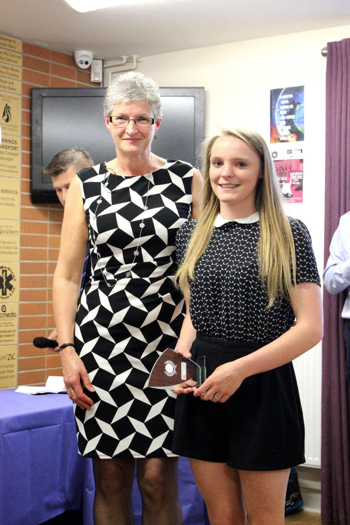 Wendy Bird presenting Shannon Crouch with the 'Alan Martin Young Player of the Year' award