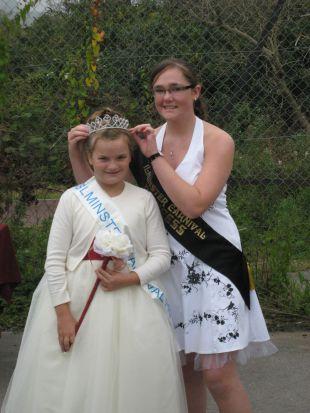 2007 Carnival Princess Olivia Clark crowns the new Princess Rhianne Beckett
