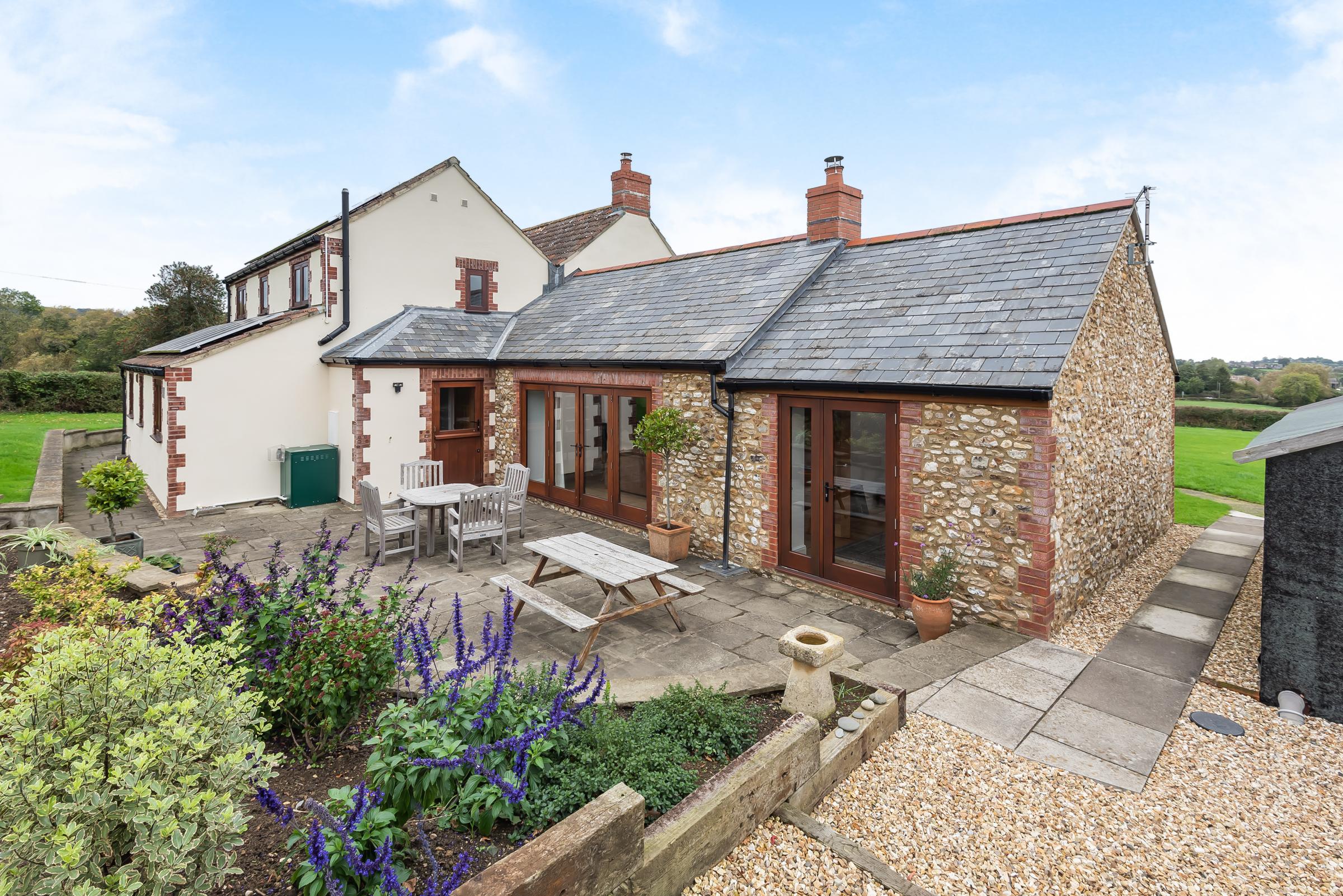 Four to five bedroom country house in Horton, Ilminster, for sale - Vimarsana News