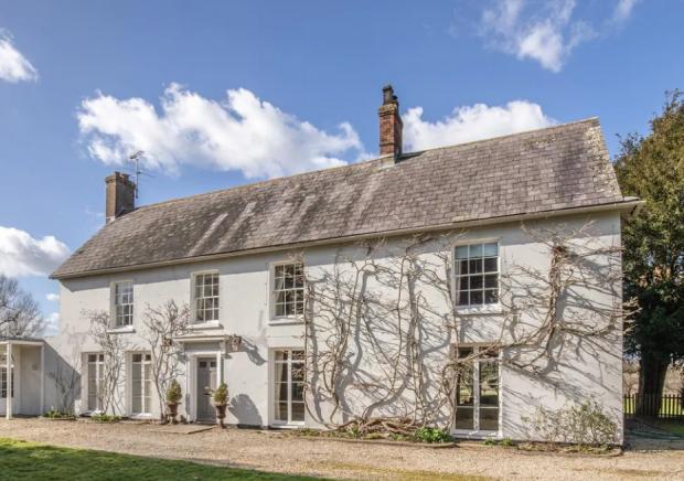 Chard & Ilminster News: 7 bed detached house. Credit: Zoopla