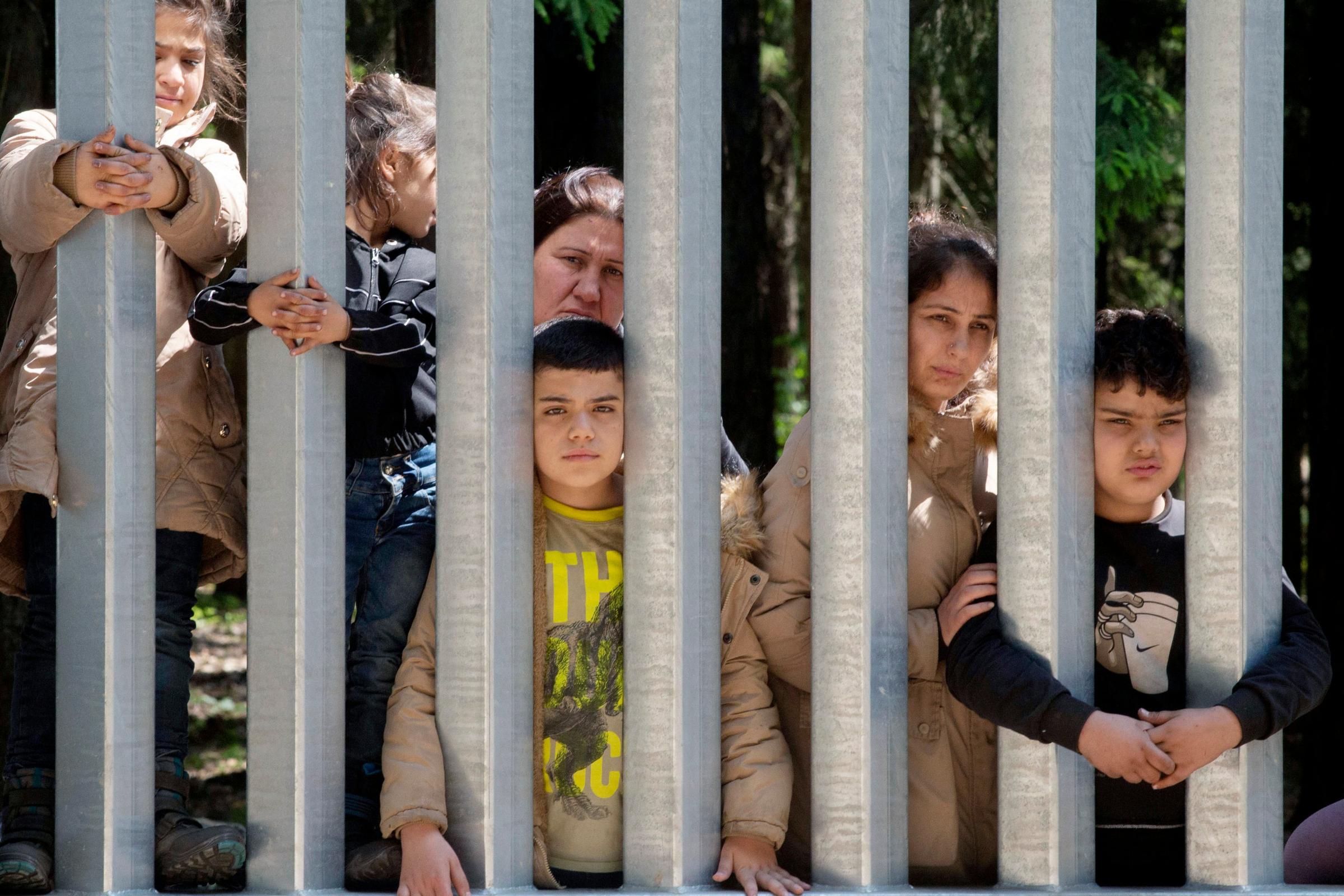 Migrants with children stuck at Poland's border wall | Chard & Ilminster News - Vimarsana News